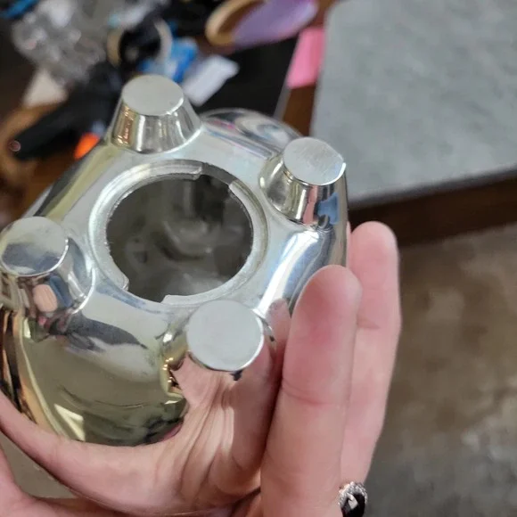 pre-loved small metal piggy bank with stopper excellent condition - Picture 8 of 16